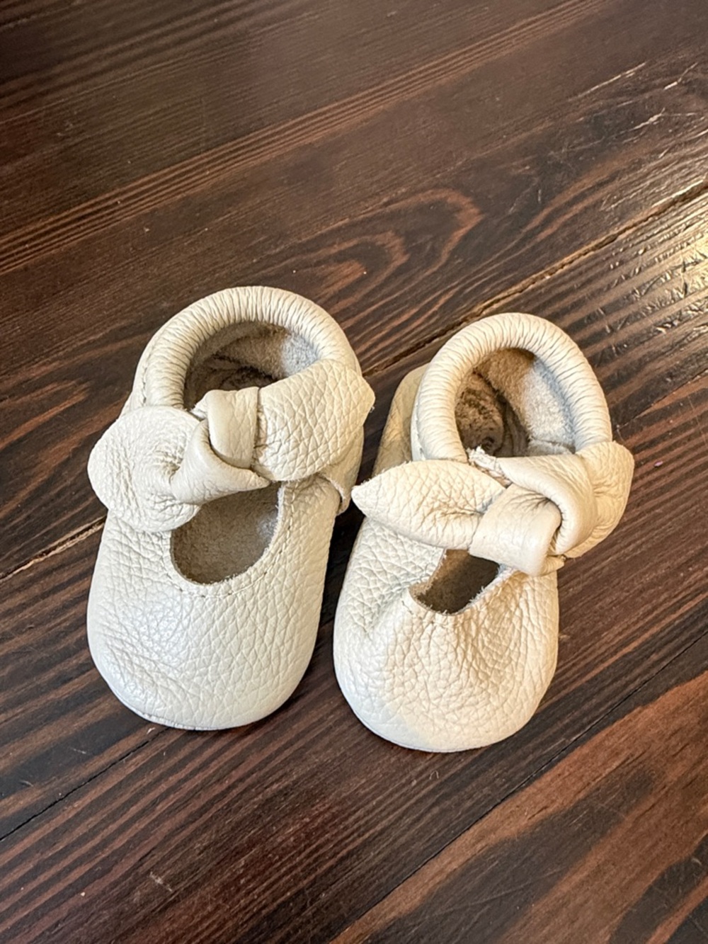 NWOT Freshly Picked Knotted Bow Size 3 - hard bottoms moccasins
